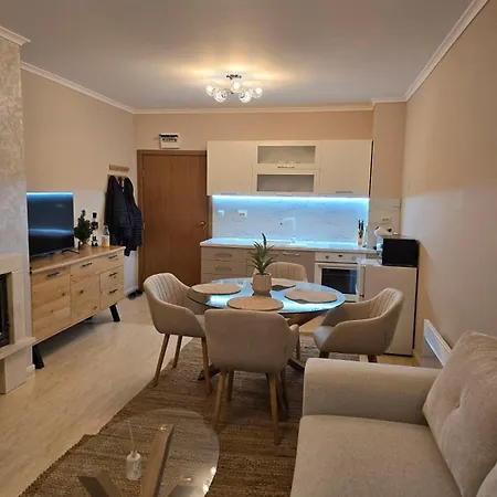 костадинов 2 アパート